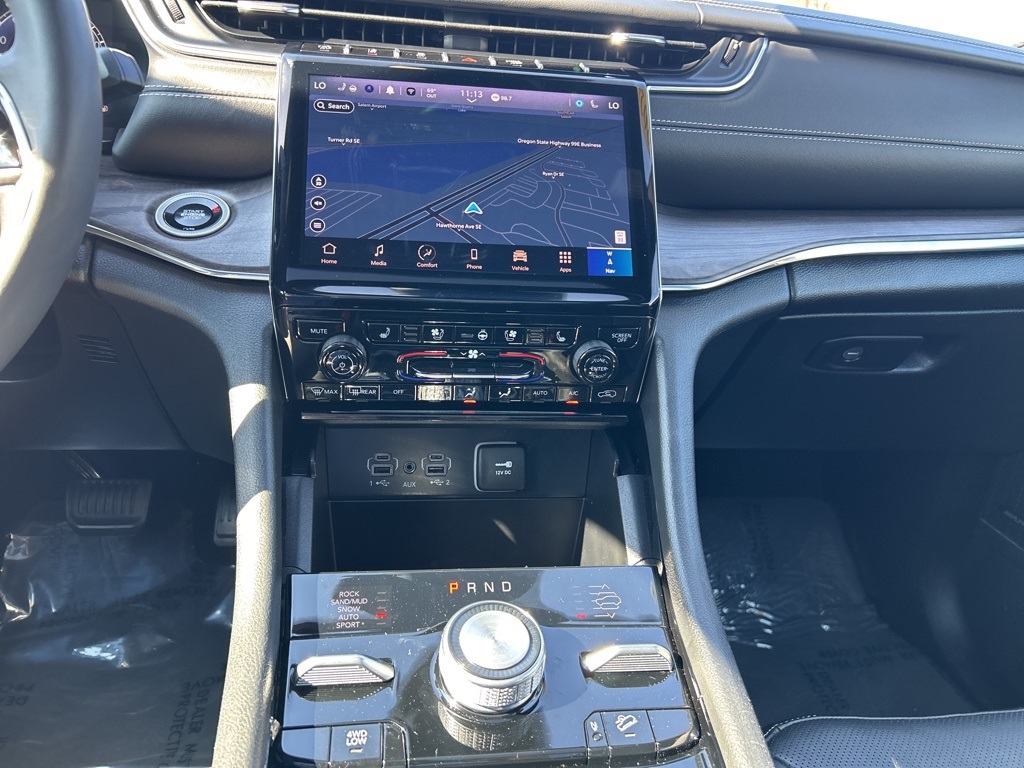 2024 Jeep Grand Cherokee Overland photo 14