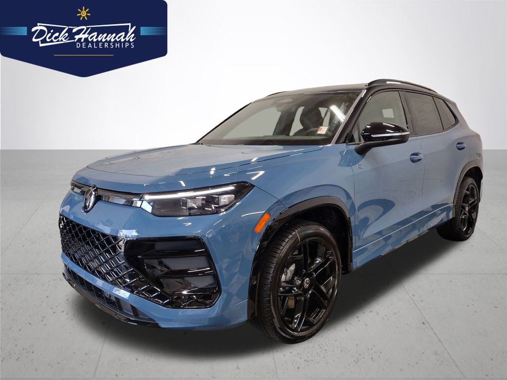 2025 Volkswagen Tiguan SE R-LINE BLACK's photo