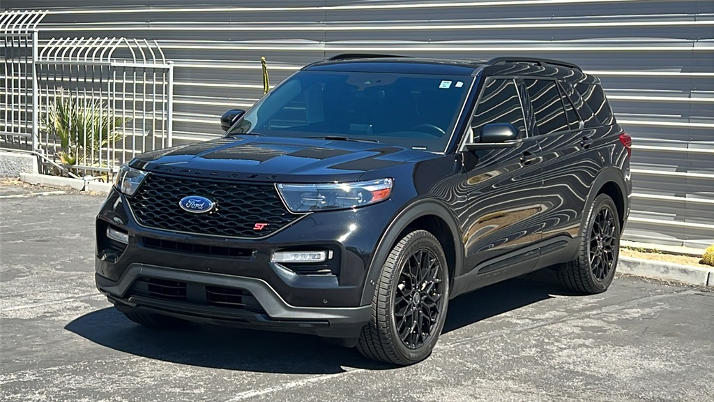 2022 Ford Explorer ST photo 3