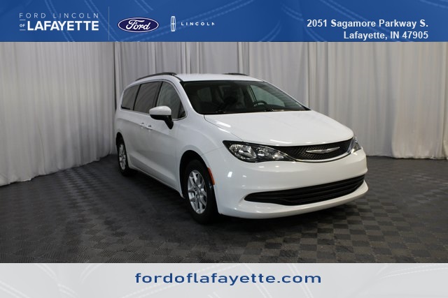 2020 Chrysler Voyager's photo