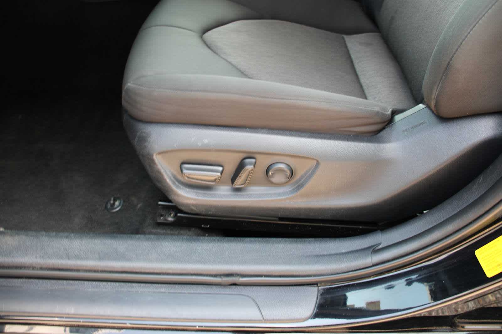 2023 Toyota Camry LE photo 12