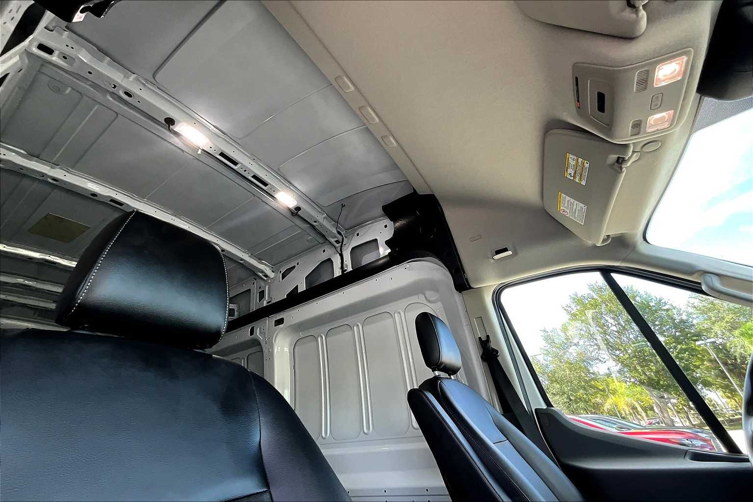 2022 Ford Transit photo 9