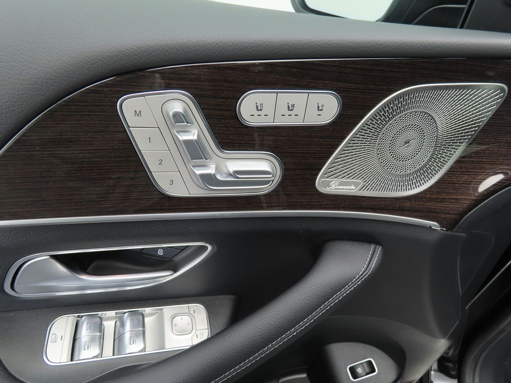 2025 Mercedes Benz GLS 450 4MATIC photo 24
