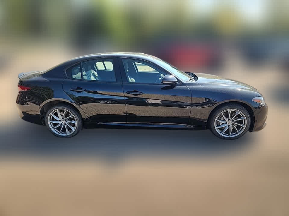 2022 Alfa Romeo Giulia SPRINT photo 3