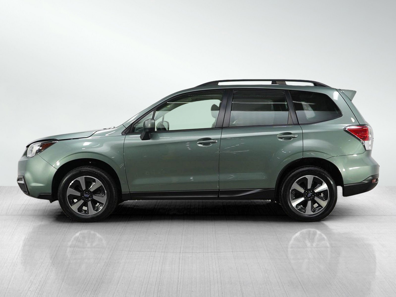 Used 2018 Subaru Forester Premium with VIN JF2SJAEC8JH434184 for sale in Burnsville, Minnesota
