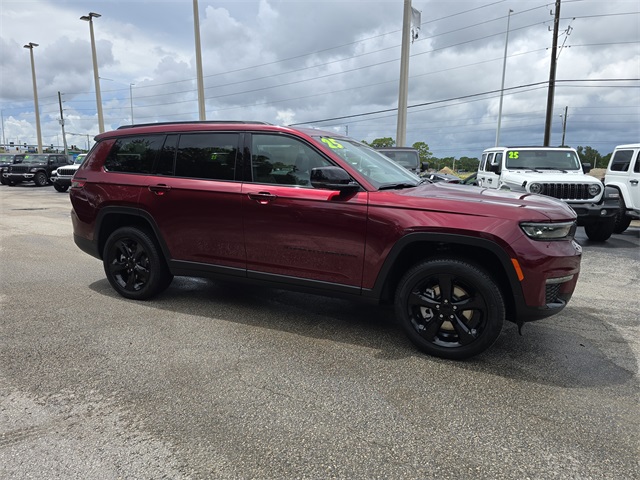 2025 Jeep Grand Cherokee Limited photo 2