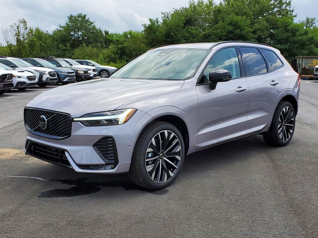 2026 Volvo XC60 B5 photo 17