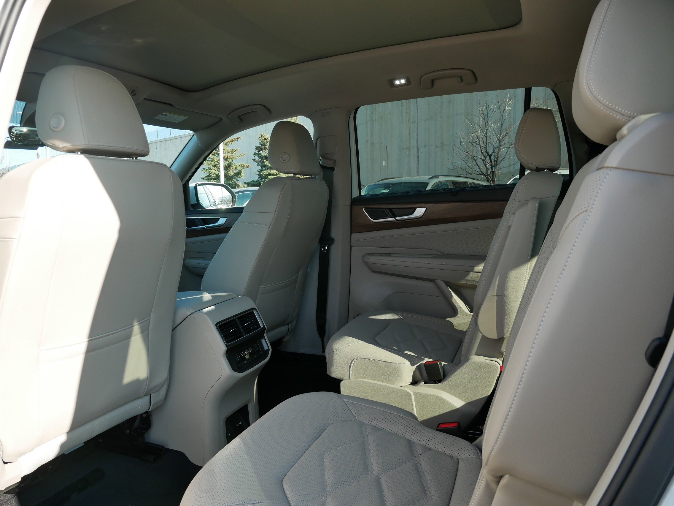 2026 Volkswagen Atlas SE Technology photo 3