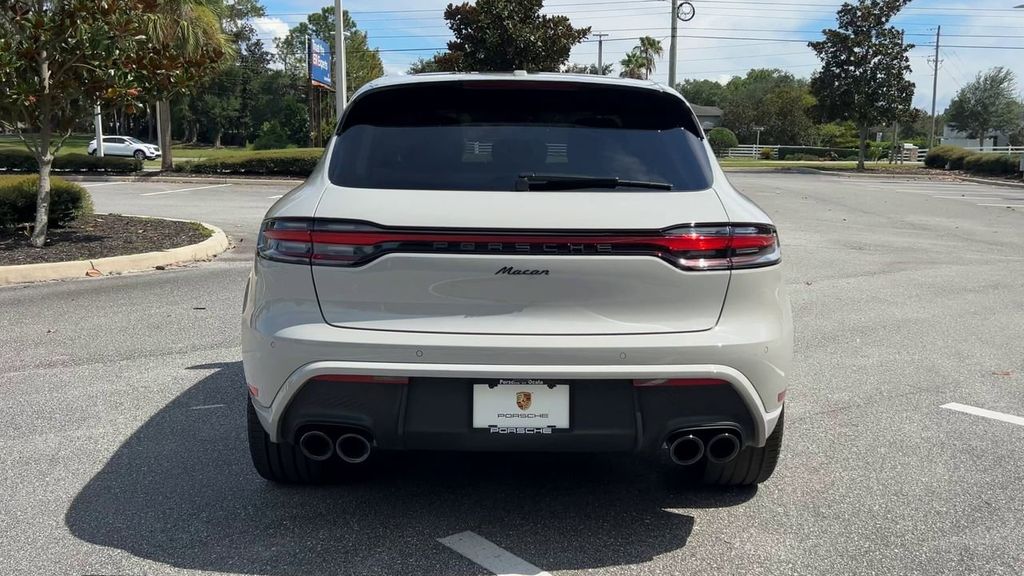 2024 Porsche Macan Base photo 7