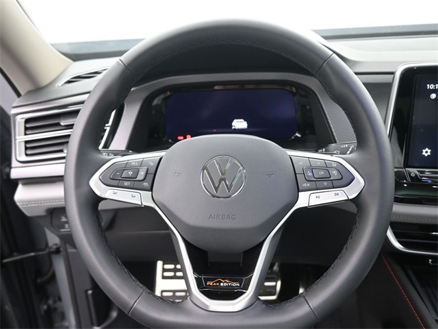 2025 Volkswagen Atlas Peak Edition SE photo 2