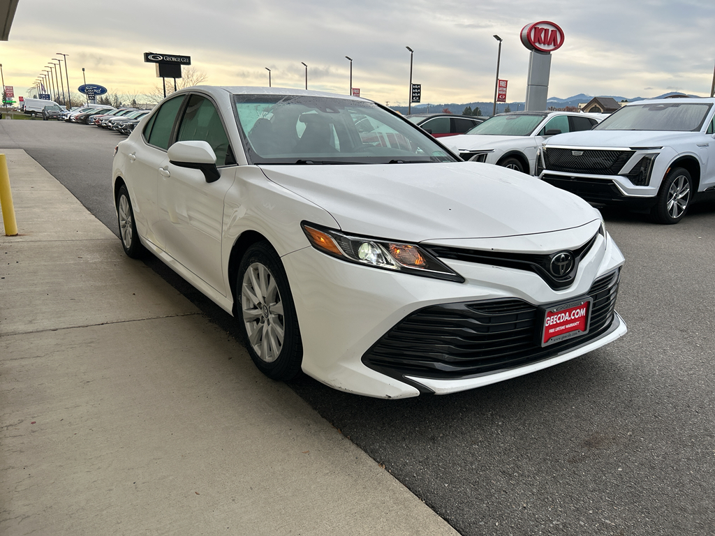 2018 Toyota Camry SE XLE photo 3