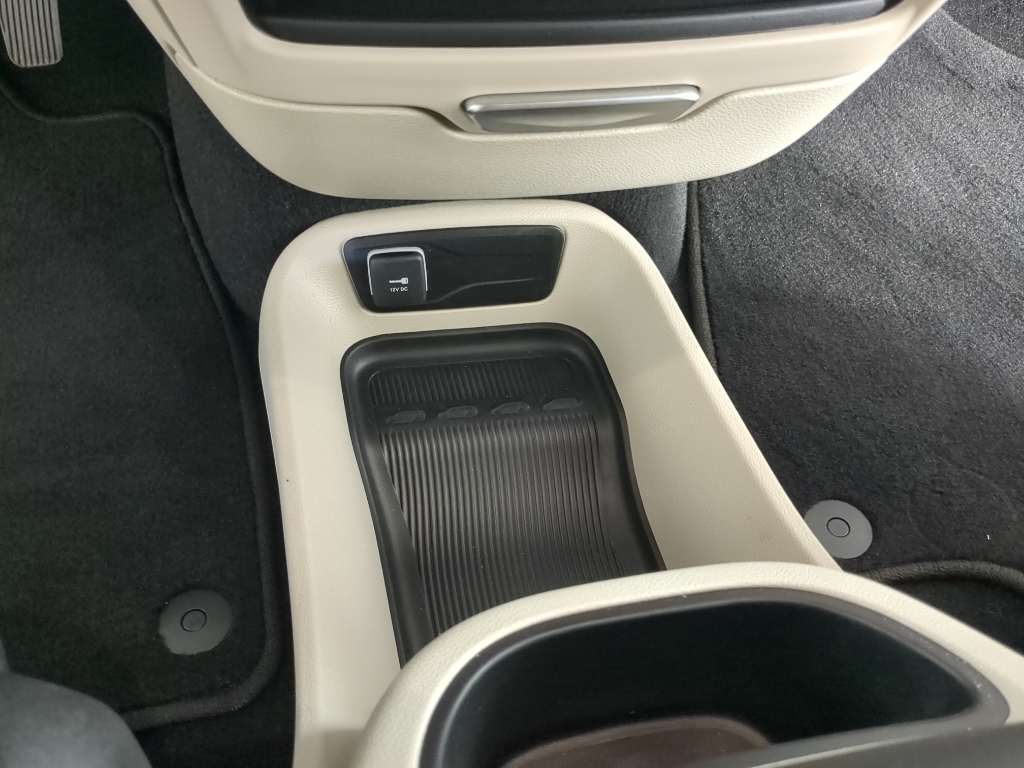 2024 Chrysler Pacifica Touring L photo 19