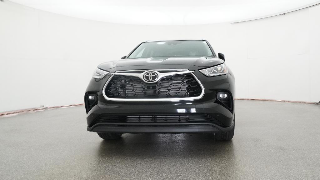 2026 Toyota Highlander Limited photo 2