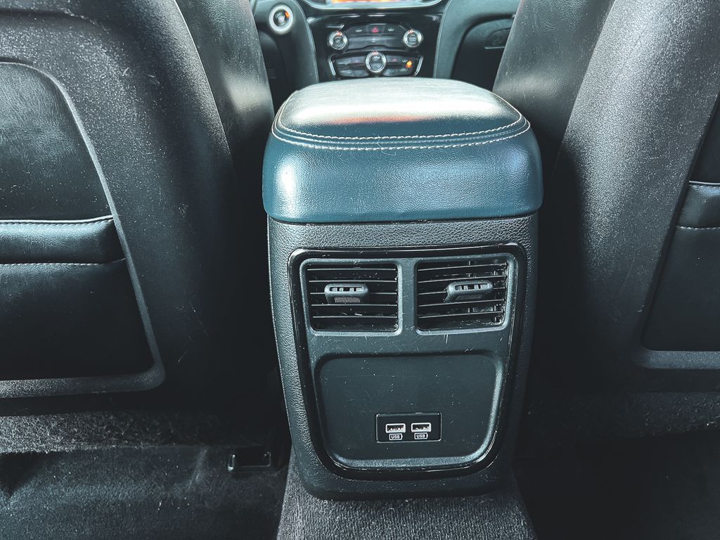 2015 Chrysler 300 S photo 28