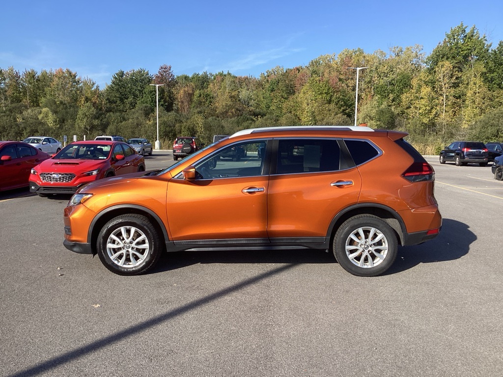 2019 Nissan Rogue SV photo 4