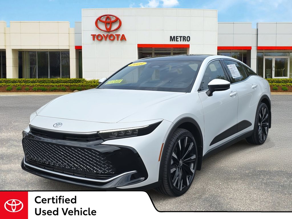 2025 Toyota Crown Platinum's photo