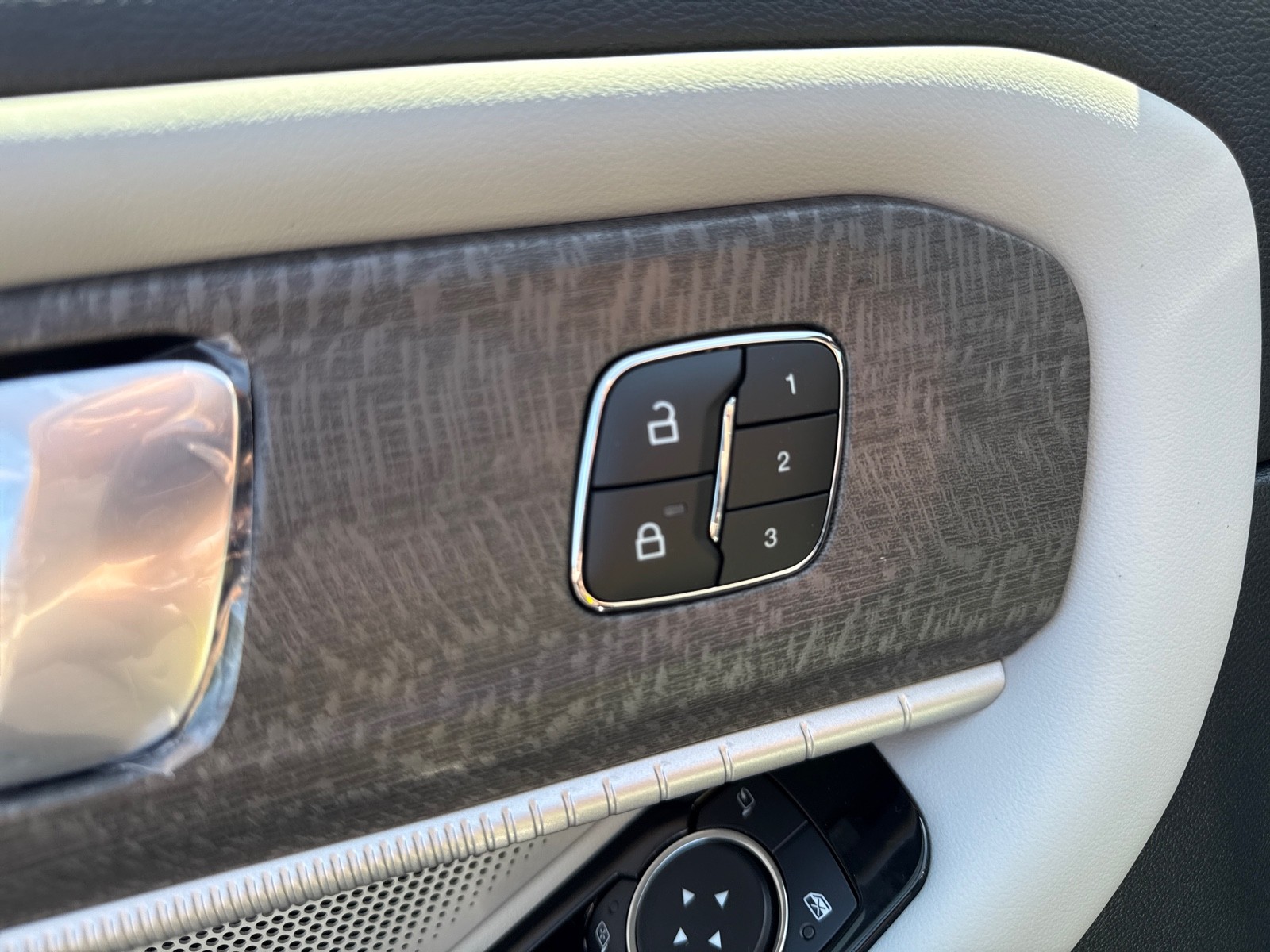 2025 Ford Explorer Platinum photo 11