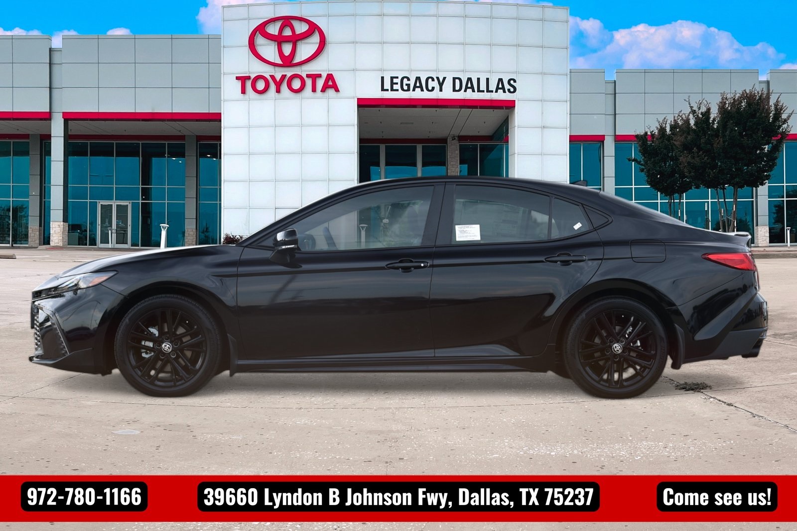 2026 Toyota Camry SE photo 4