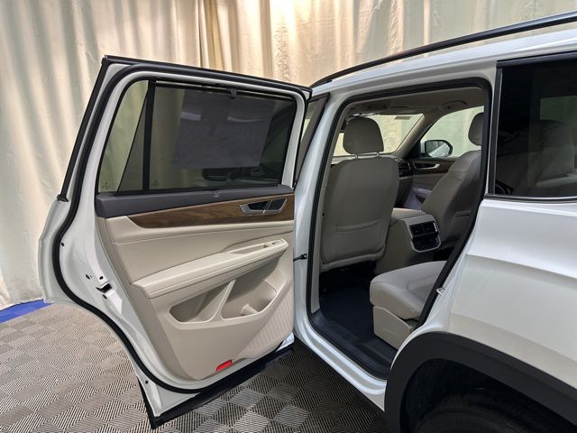 2026 Volkswagen Atlas SE Technology photo 25