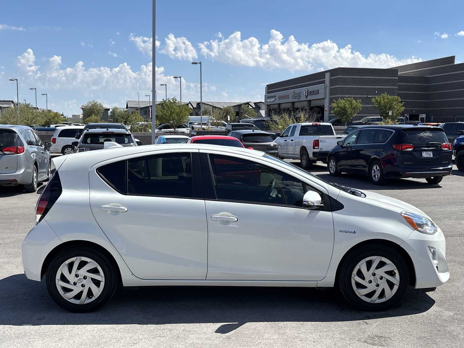 2015 Toyota Prius Four photo 10