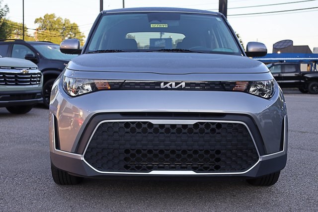 2023 Kia Soul LX photo 2