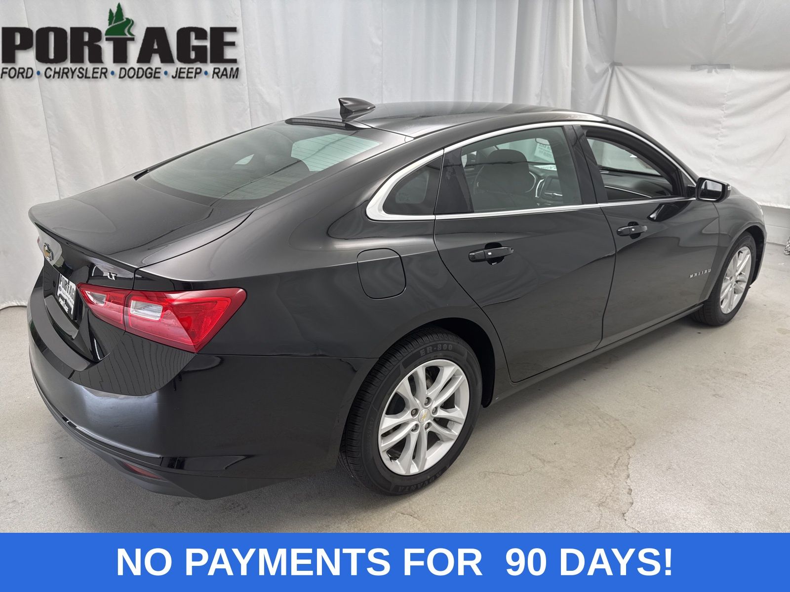 Used 2018 Chevrolet Malibu 1LT with VIN 1G1ZD5ST9JF204917 for sale in Portage, WI
