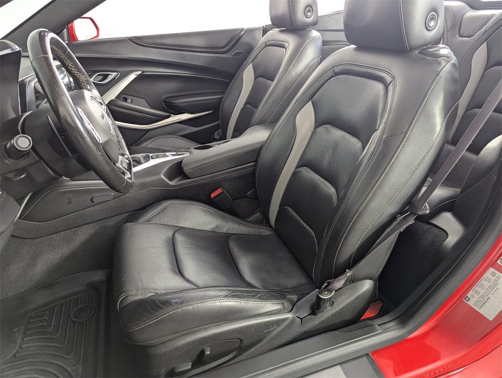 2017 Chevrolet Camaro 2LT photo 11