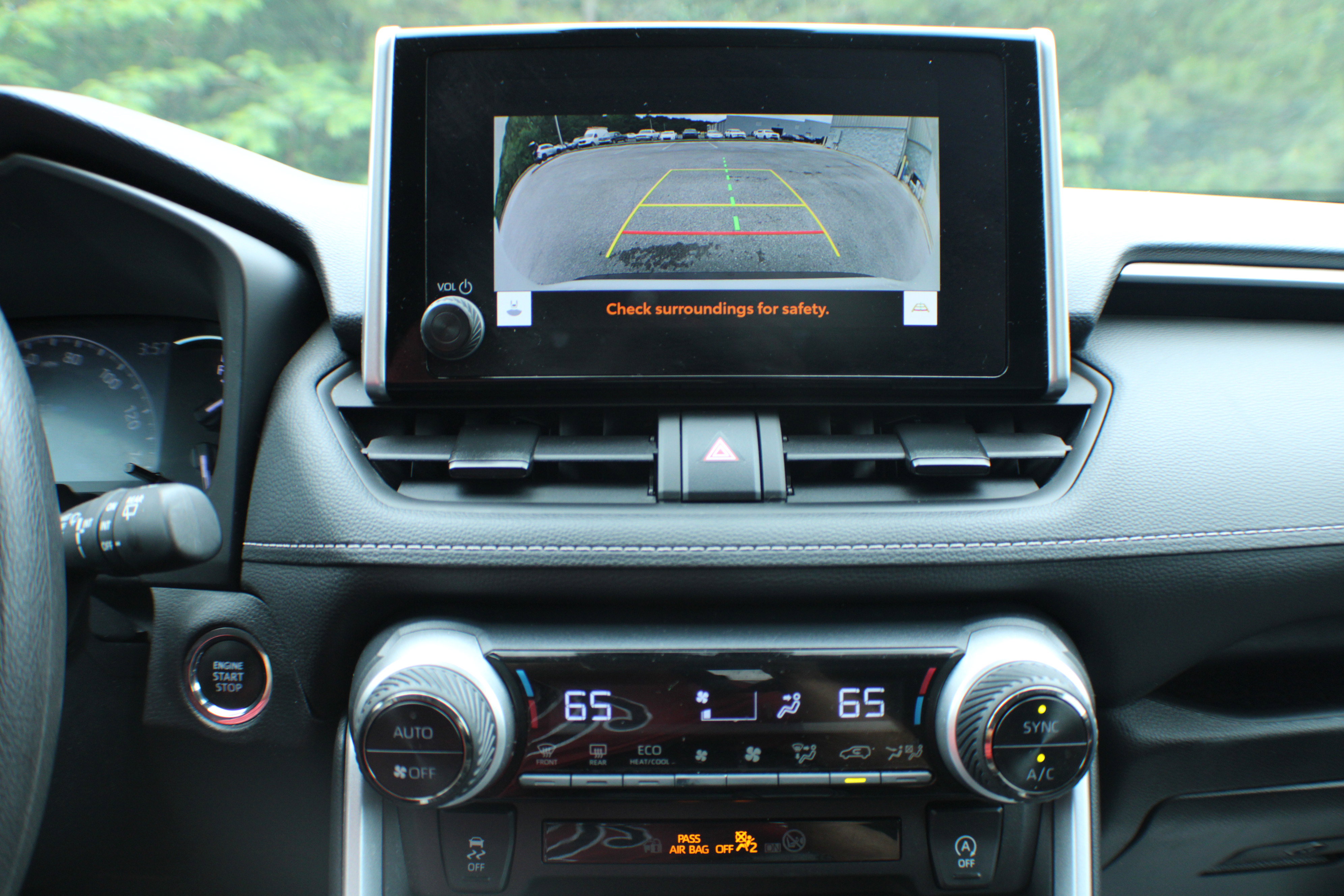 2024 Toyota RAV4 XLE photo 9