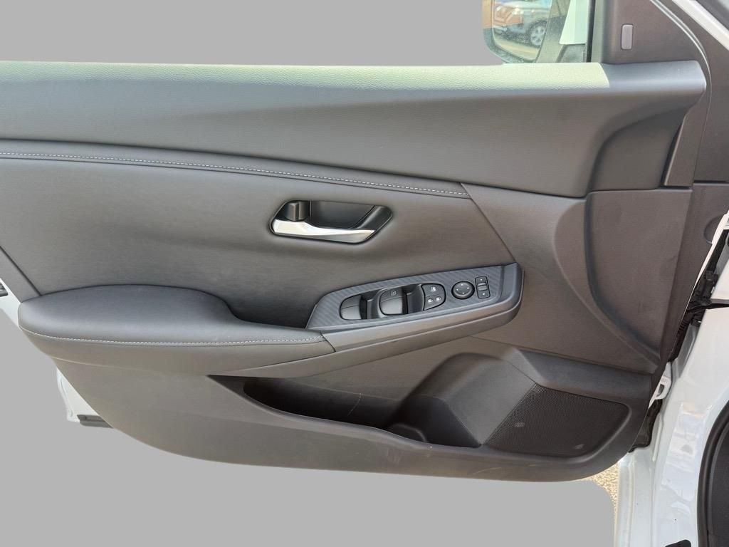 2025 Nissan Sentra SV photo 14