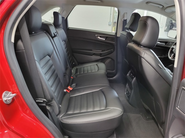 2022 Ford Edge SEL photo 19