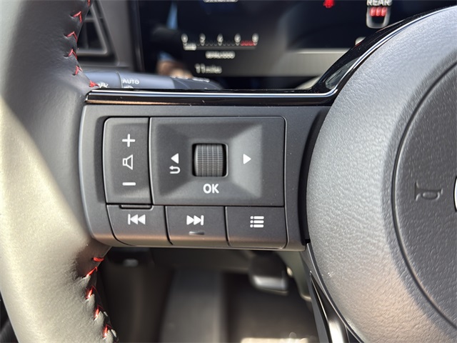 2025 Nissan Kicks SR photo 16
