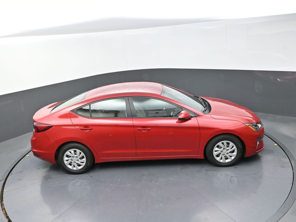 2019 Hyundai Elantra SE photo 17