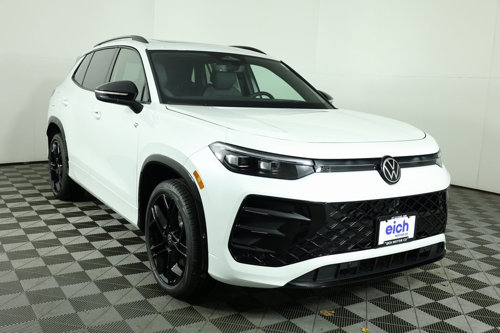 2026 Volkswagen Tiguan SE R-LINE BLACK's photo