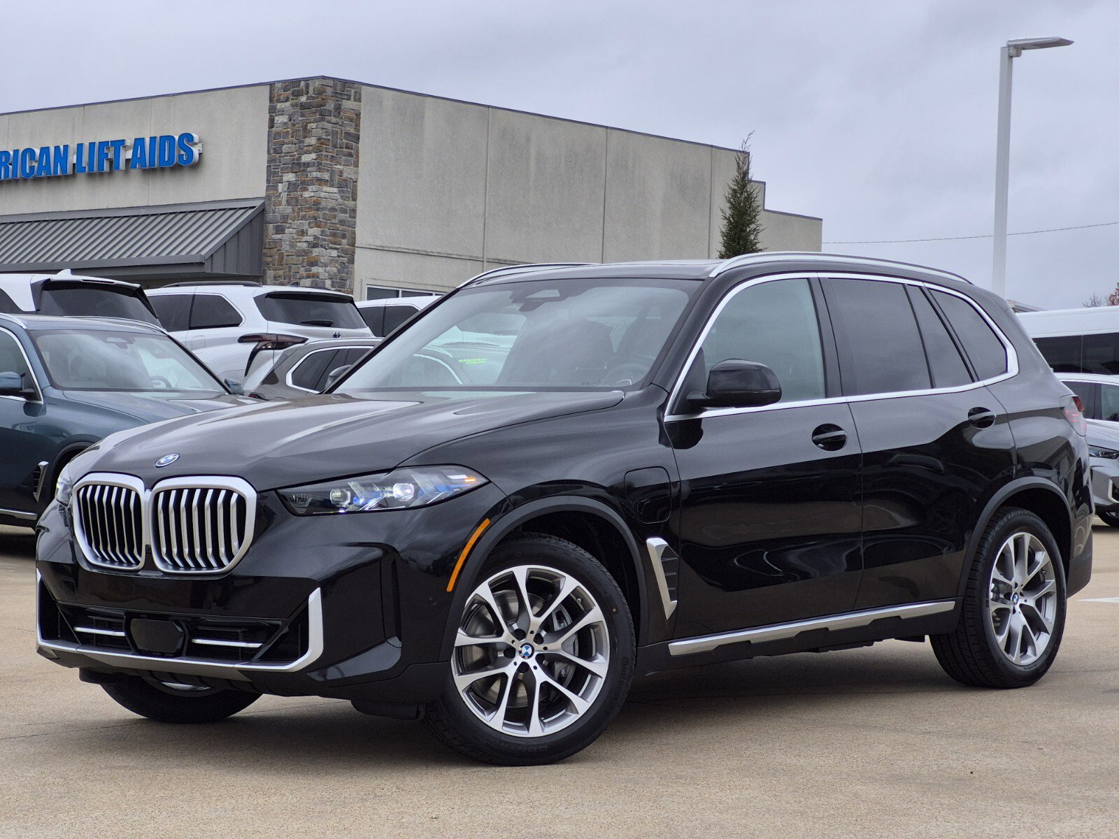 2026 BMW X5 50e's photo