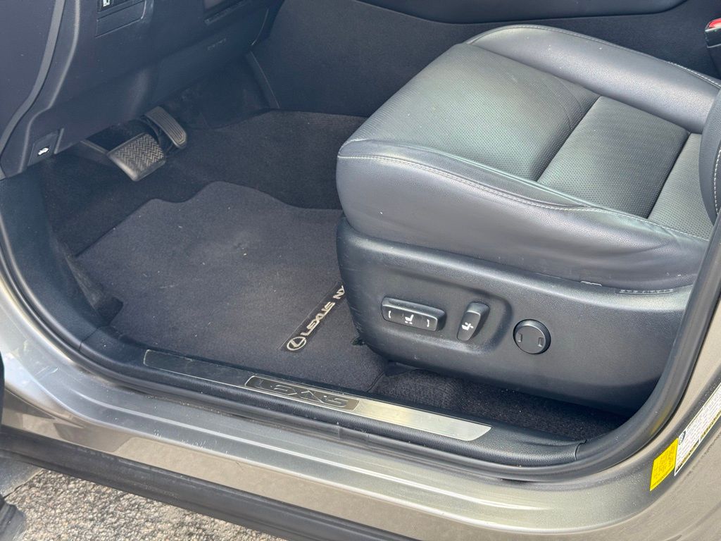 2019 Lexus NX 300h Luxury photo 23
