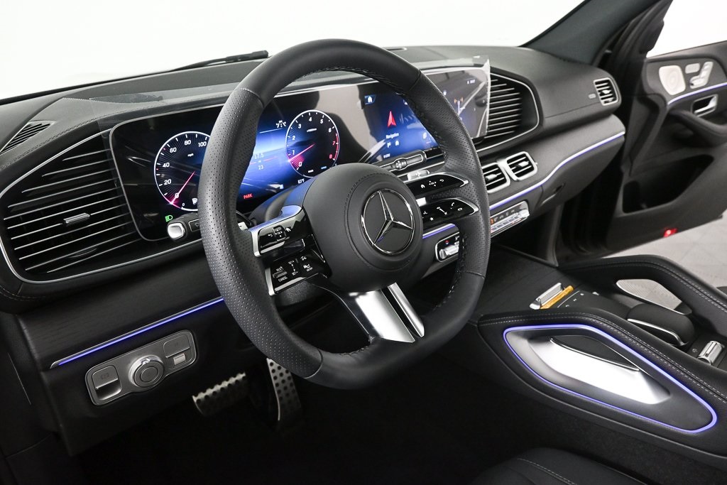 2025 Mercedes Benz GLS 450 4MATIC photo 4