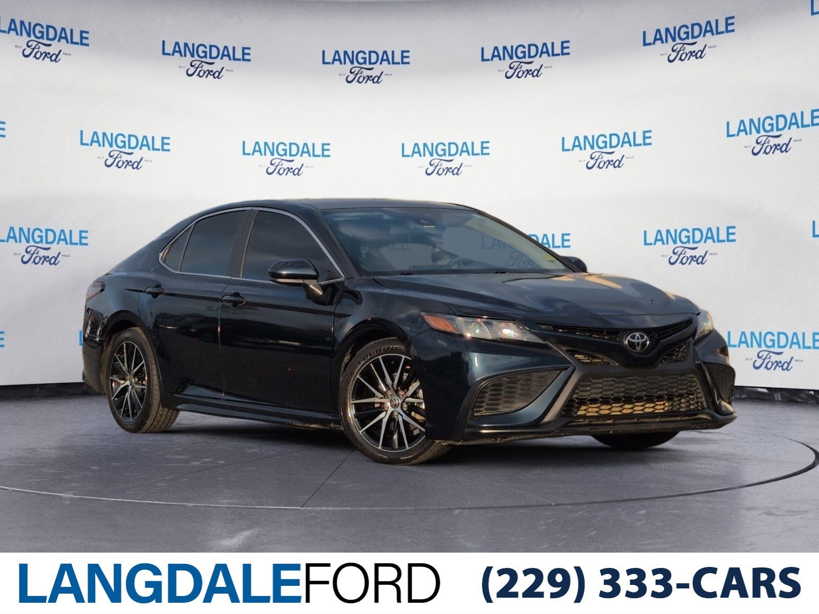 2021 Toyota Camry SE's photo