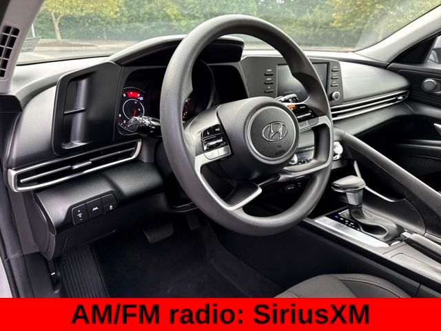 2023 Hyundai Elantra SEL photo 5