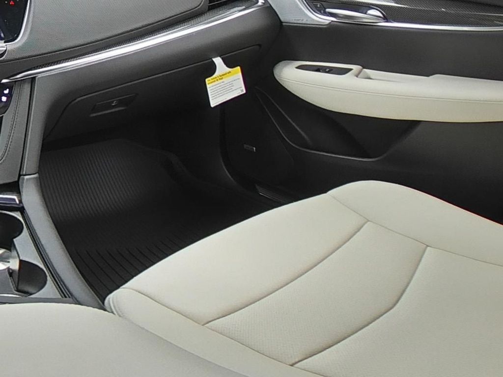 2025 Cadillac XT5 Sport photo 13