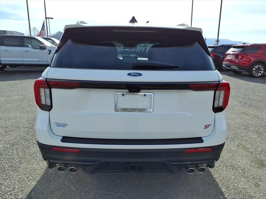 2026 Ford Explorer ST photo 4