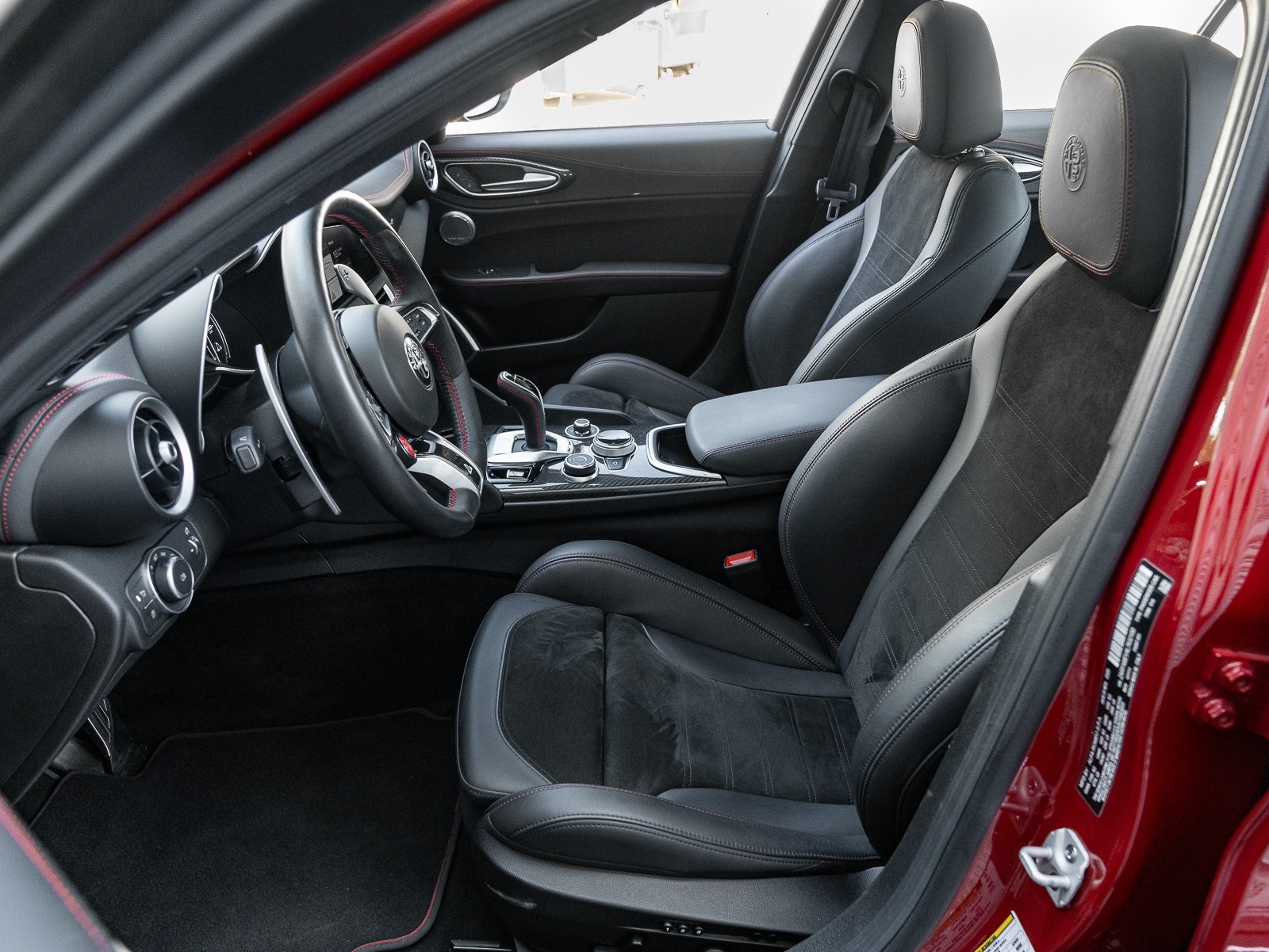 2020 Alfa Romeo Giulia Quadrifoglio photo 38