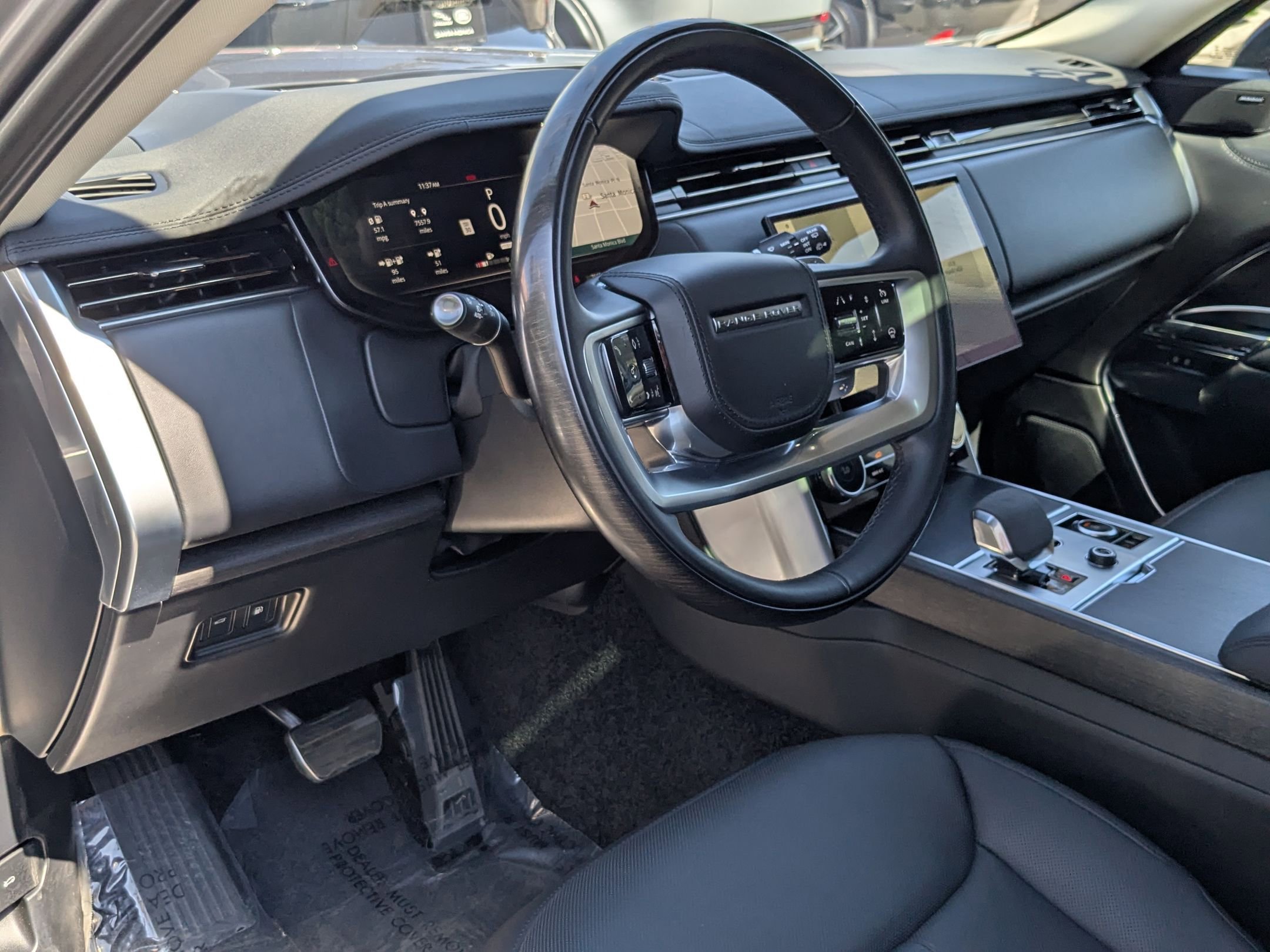2023 Land Rover Range Rover SE photo 10