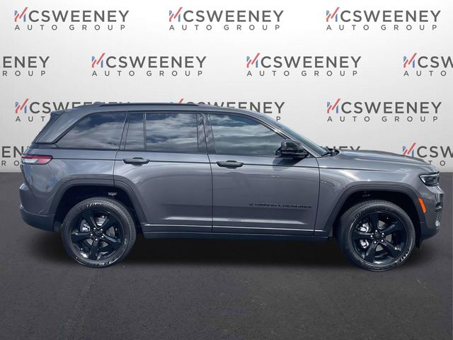 2025 Jeep Grand Cherokee Altitude photo 2