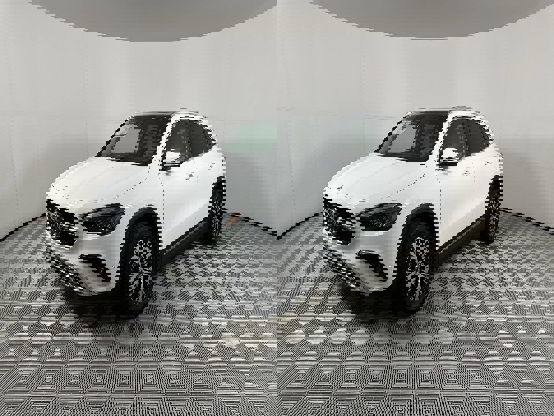 2025 Mercedes Benz GLA 250 4MATIC photo 4