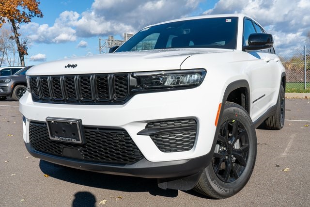 2025 Jeep Grand Cherokee Altitude's photo