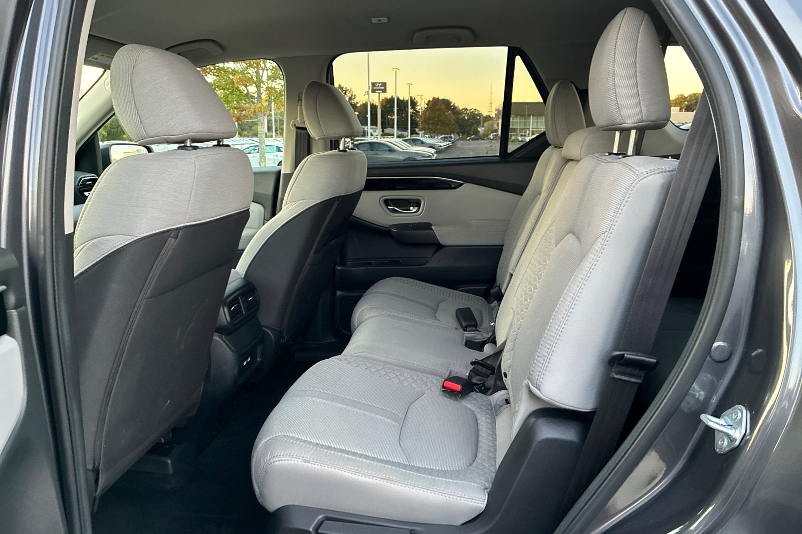 2023 Honda Pilot LX photo 11
