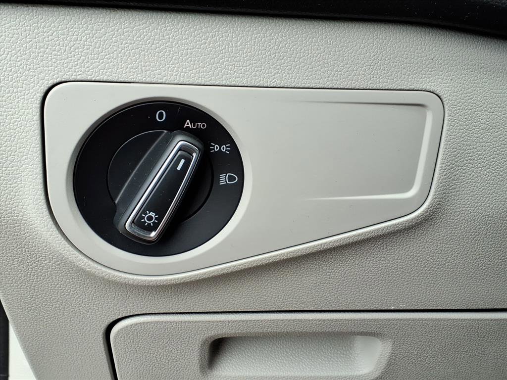 2023 Volkswagen Tiguan SE photo 5
