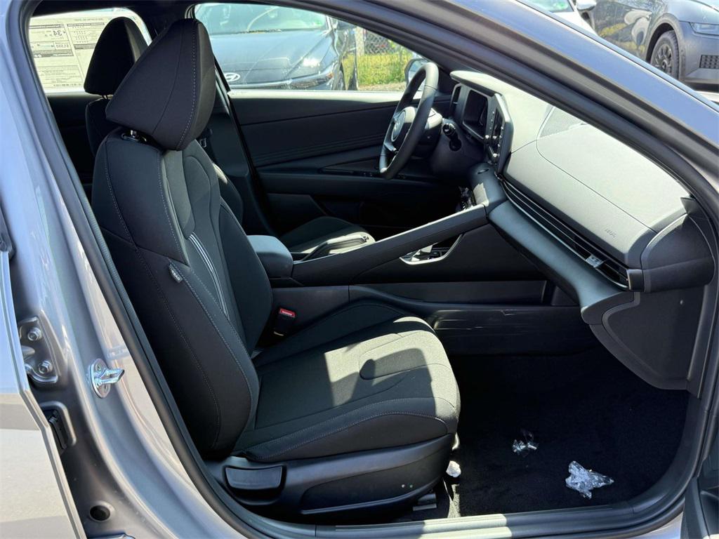 2025 Hyundai Elantra SEL Sport photo 15