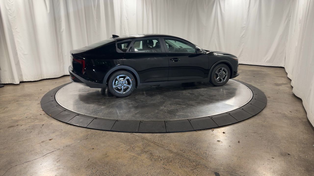2025 Kia K4 LXS photo 2