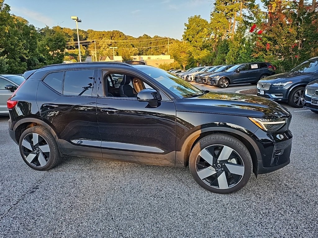 2024 Volvo XC40 Recharge Twin Plus photo 2